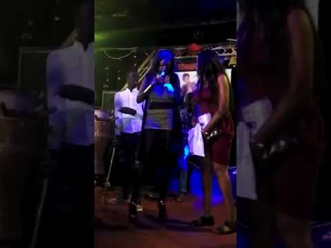 Dieyna Ndiaye de « dokhou mbede mi » avoue ce qui l’excite chez un homme.. Dieyna Ndiaye de « dokhou mbede mi » avoue ce qui l’excite chez un homme..