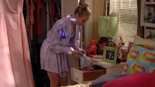 Kaley cuoco (THONG DRAWER)