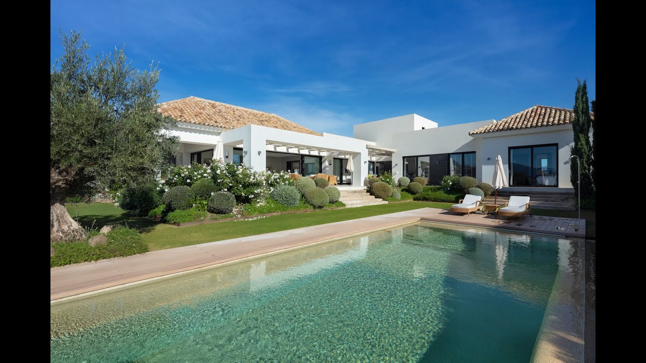 Villa nueva con acabados innovadores en venta en Haza del Conde, Nueva Andalucia, Marbella