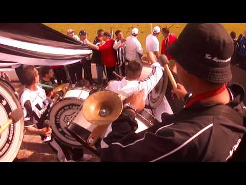 "Siempre Yo Te Decia Por El Pincha Dejo La Vida" Barra: La Barra de Caseros &bull; Club: Club Atlético Estudiantes