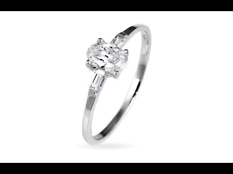 Biżuteria - Srebrny pierścionek zaręczynowy 925 - owalna cyrkonia i dwie mniejsze po bokach