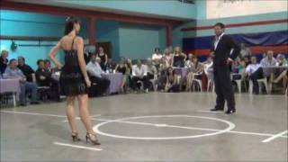 LORENA ERMOCIDA y FABIAN PERALTA bailando el tango RECUERDO en la MILONGA EL PISOTON