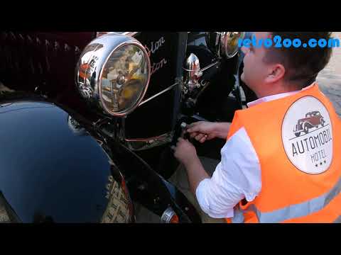 Odpalenie francuskiego samochodu na korbę. Kraków