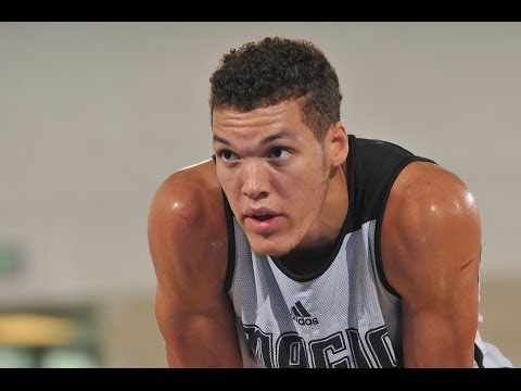 Aaron Gordon RIPS the ball out of the sky!