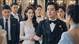 De camarera humillada a heredera millonaria: ¡la tarjeta que cambió el juego en segundos!