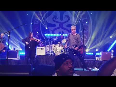 Flogging Molly - Requiem for a Dying Song