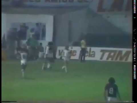 Zico Arthur (Flamengo) - 11/08/1981 - Cerro Porteño-PAR 2x4 Flamengo - 3 gols