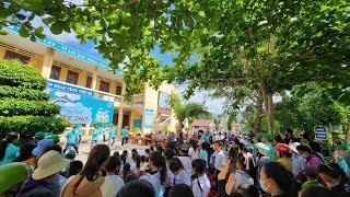 NHẢY FLASHMOB – LỚN RỒI CÒN KHÓC NHÈ & MẸ ƠI ĐỪNG KHÓC l QUỸ TUỆ ĐỨC