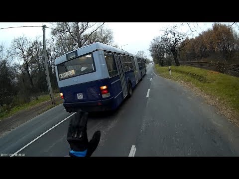 Elengedem a rendes buszsofőrt - I let the nice bus driver go