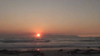preview picture of video 'Fish Hoek Beach Smokey Sunrise'