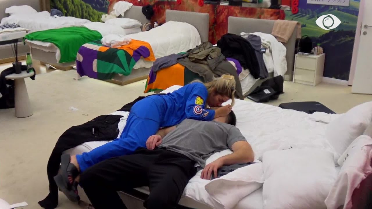 Mes puthjeve Ilnisa pyet Meritonin: Më mirë në lëkurën e një princi apo..