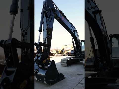 Boy, you've got a sweet ride there! #buildbetter #betterdirtworld #construction #tennessee #shorts