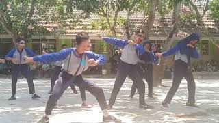 preview picture of video 'JOGET HOLIC PACE - SMPN 1 BANYAKAN'