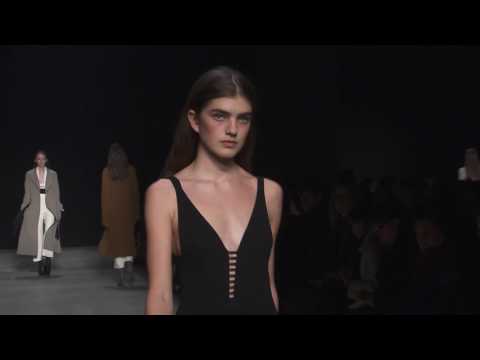 download lagu mp3 mp4 Narciso Rodriguez Pre Fall 2017, download lagu Narciso Rodriguez Pre Fall 2017 gratis, unduh video klip Narciso Rodriguez Pre Fall 2017