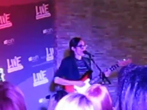 Michelle Chamuel - Hit me baby one more time [LIVE]