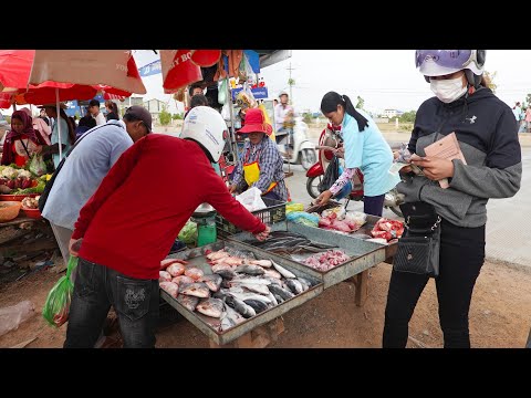 Amazing Market Scenes In The Evening At Anlong Korng Thmei, Cambodian Rural Market