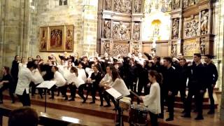 Gaudeamus Korala, &quot;Maduna&quot; de Miriam Makeba.