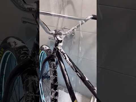 This cyclist gone mad at midnight #shortsvideo