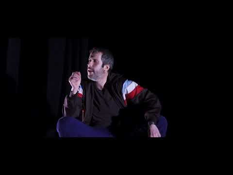 Seul-en-scène drôle et tendre, où la parentalité devient une épopée ju 