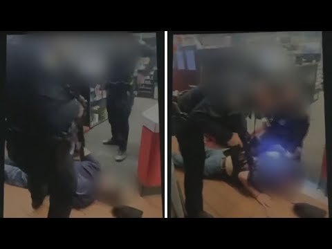 Zwei Polizisten aus Phoenix wurden beurlaubt, nachdem ein Video mutmaßliche Gewaltexzesse gezeigt...