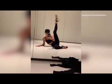 Victoria Beckham flaunts her impressive flexibility