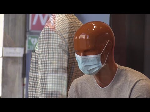 Fase 2, a Milano manichini in vetrina con le mascherine: "È un segno di rispetto"