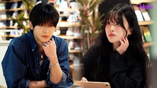 ¿Qué pasaría si un chico guapo te entregara una nota en la biblioteca?