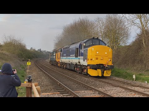 37425 + 37402 disturb the peace at Strayground 10/04/2021