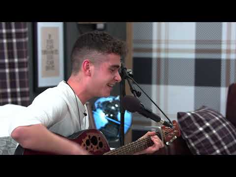 Ο Victor Vernicos (Eurovision Gr 2022 candidate) unplugged στο Talk To Mad