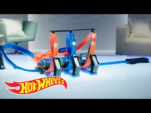  Hot Wheels Track Set and Toy Car, Large-Scale Motorized Track  with 3 Corkscrew Loops, 3 Crash Zones and Toy Storage ( Exclusive) :  Toys & Games