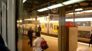 preview picture of video 'Sydney airport train, part1 in sandstorm day'