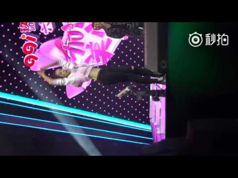 160826 Victoria Dancing to 4 Walls - Girls Fighting Recording