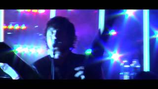 THE TREWS - HOLD ME IN YOUR ARMS - LIVE!