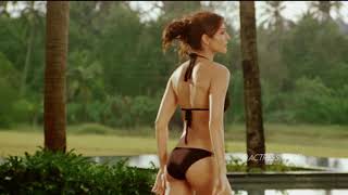 Anushka Sharma Hot Bikini Scenes 👙
