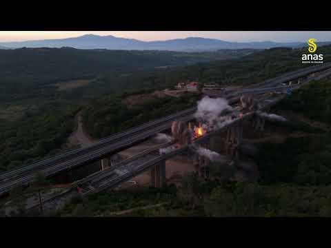 La demolizione del viadotto 