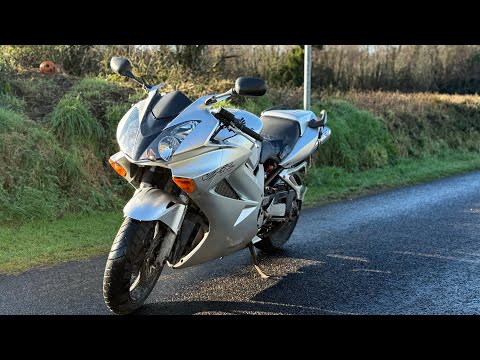 Honda vfr 800 2003 🌟Delivery available 🌟 - Image 2