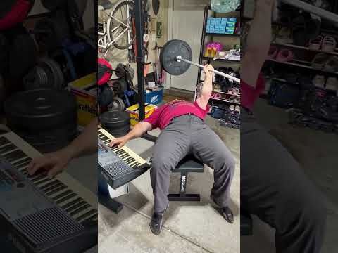 Powerlifter Lifts While Playing Music - Neatorama