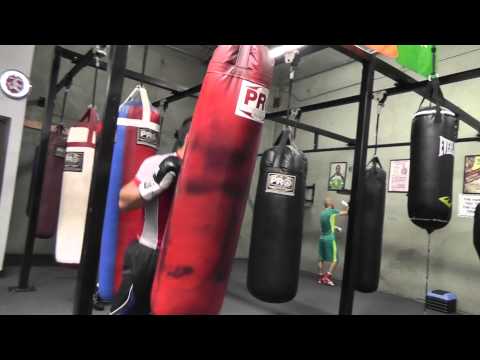 Argentinian boxing star javier maciel working out in oxanrd - EsNews