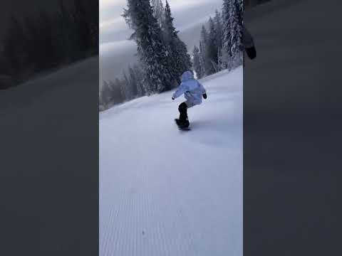 冬天千万不要去滑雪，正所谓：滑雪一时爽，一直滑一直爽。冬天总要去滑一次雪吧 滑雪 冰雪2022 解封后一定要冲的旅行地 抖音热雪开板趴