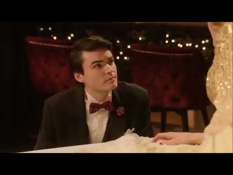 2022-1217 Jennifer Coolidge Hears Jingle Bells For First Time, Loses Mind