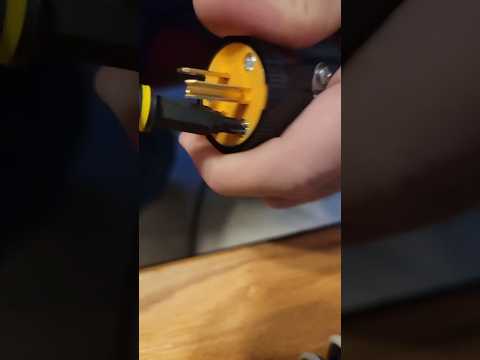 How To Replace a 3 Prong Plug 15A/120V (USA)
