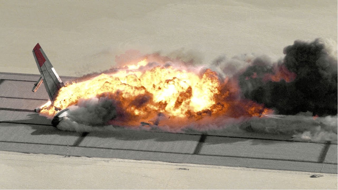 着陸シーン ～旅客機から戦闘機まで～横風強風の中の飛行機着陸　ハードランディング