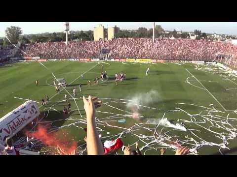 "Recibimiento Union - Temperley Ascenso 2014" Barra: La Barra de la Bomba &bull; Club: Unión de Santa Fe