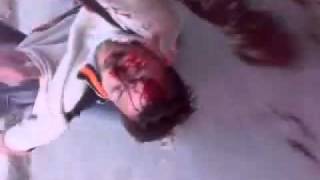 preview picture of video 'Siria, Homs, Bab As Sibaa, Manifestabte FALLECIDO por Bala de Milicias del Regimen, 17/04/2011'