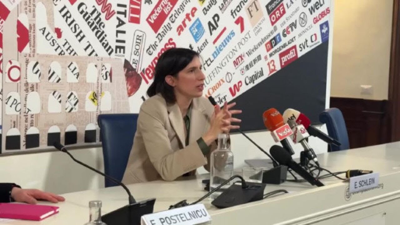 Schlein: Leader femminile (e non femminista) non basta, soffitto cristallo non lo rompi da sola,