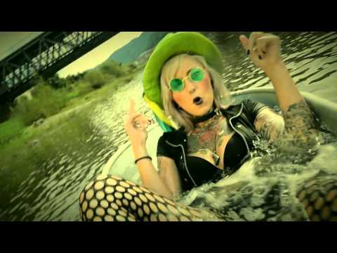 Toxic People - TOXIC PEOPLE - Vykoupej bábu - official videoclip