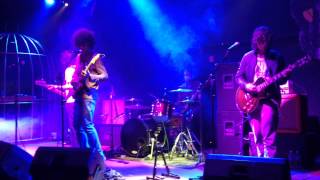 "Despreocupar", Boogarins ao vivo em SP