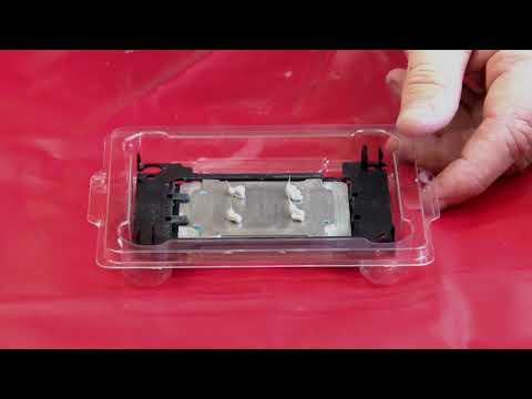 Lenovo ThinkSystem SR650 installing a CPU