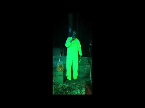 Gavumenti nkimanyi nti enningiza (poetry performance)