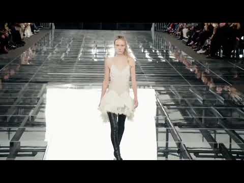 Kiki Willems closed Givenchy FW 2022 2023 Paris Fashion Week march 06 2022